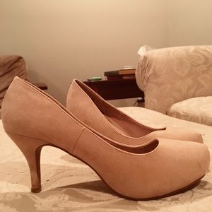 Dream Pairs nude pumps